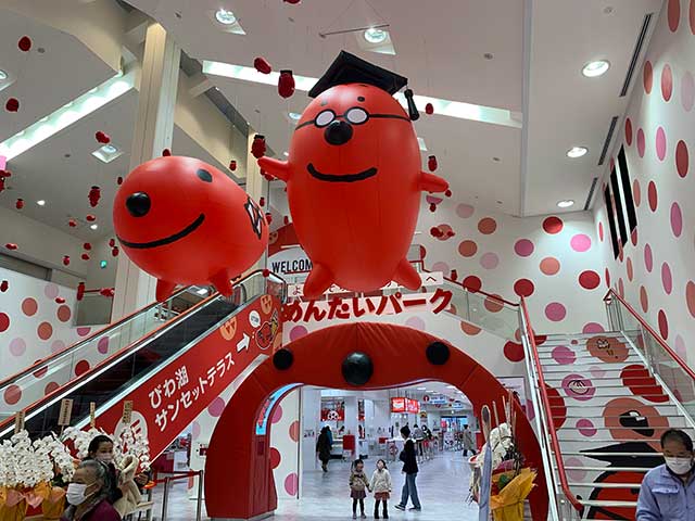 かねふくめんたいパーク階段