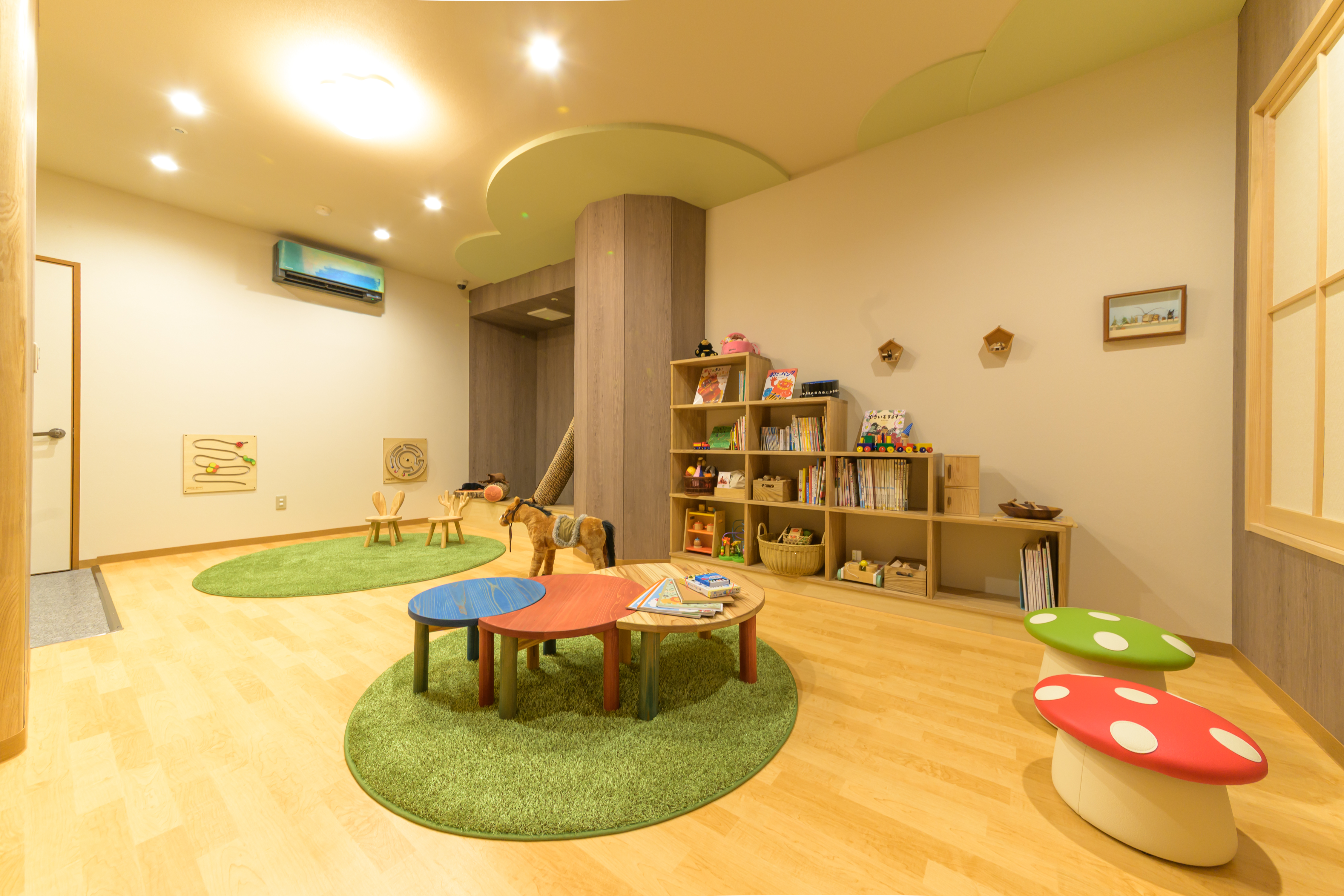 キッズルーム「ちいさな森」