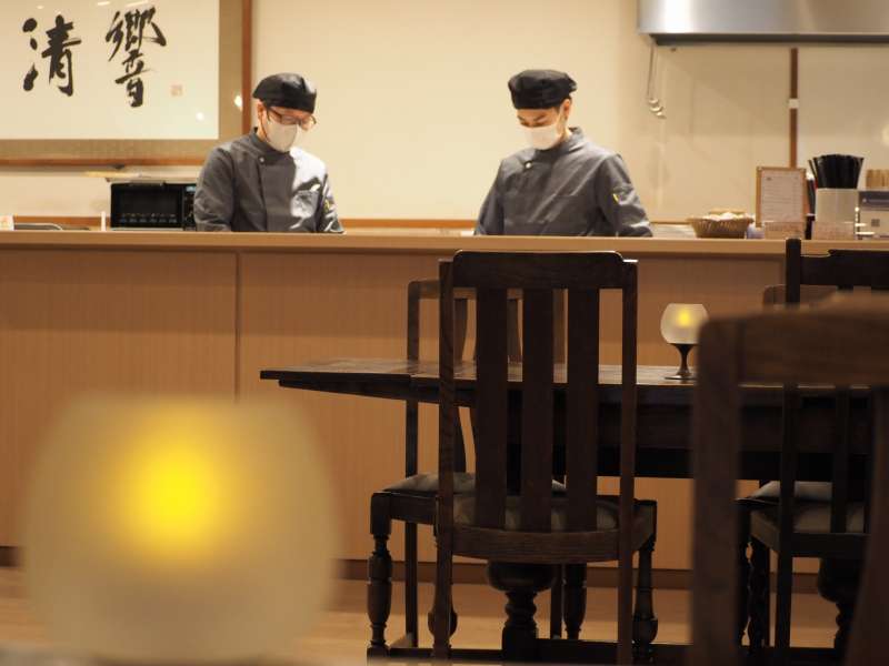 ダイニング&バー「ゆすらうめ」