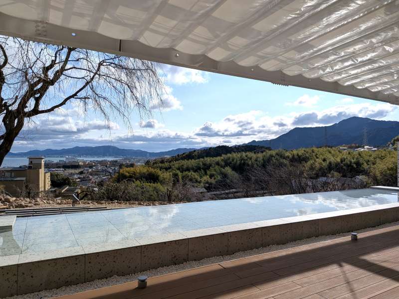 水面の特等席テラス「里宵テラス」