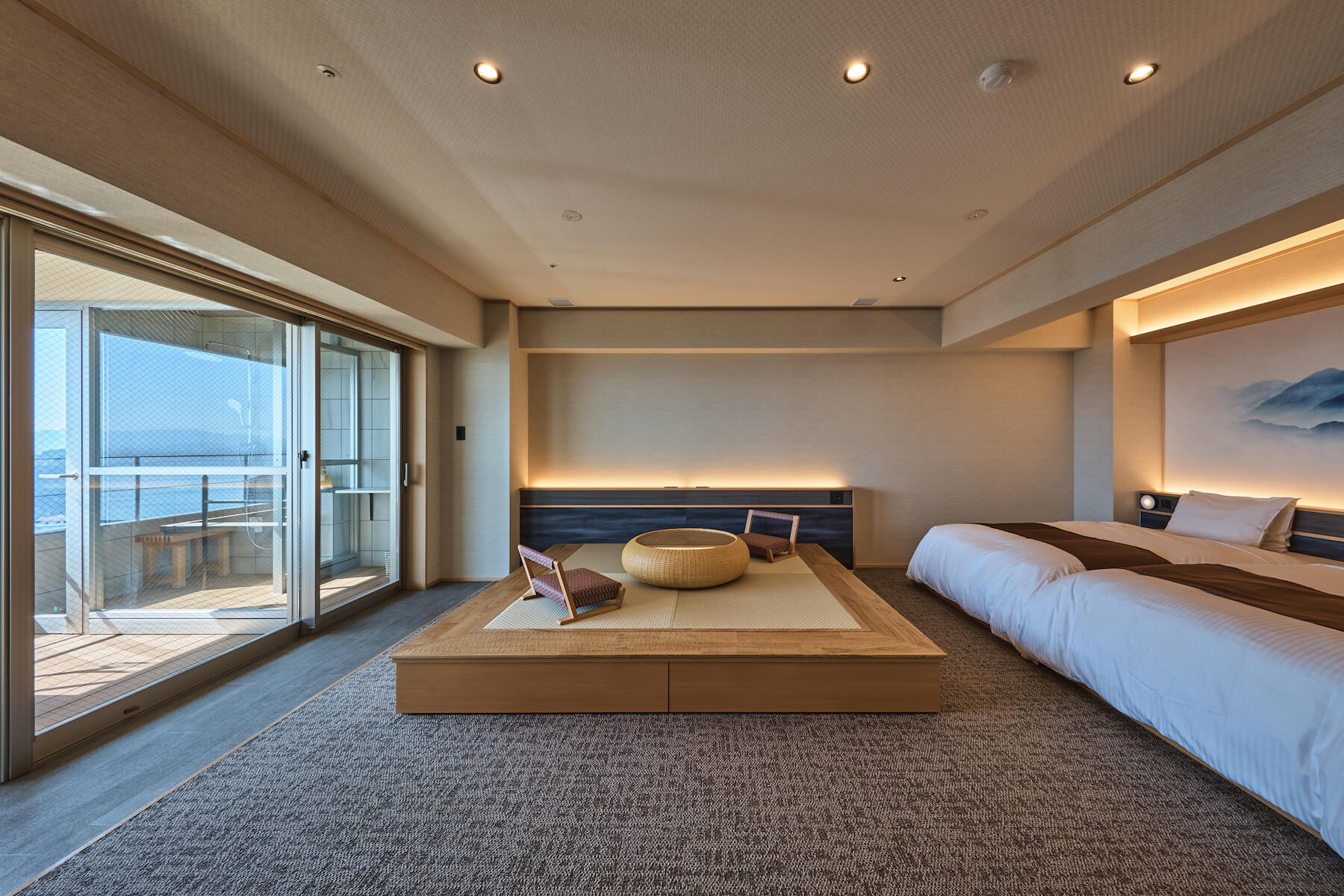 おごと温泉でも最も高台にある雄山荘の高層階9-10階にある4室のみの客室