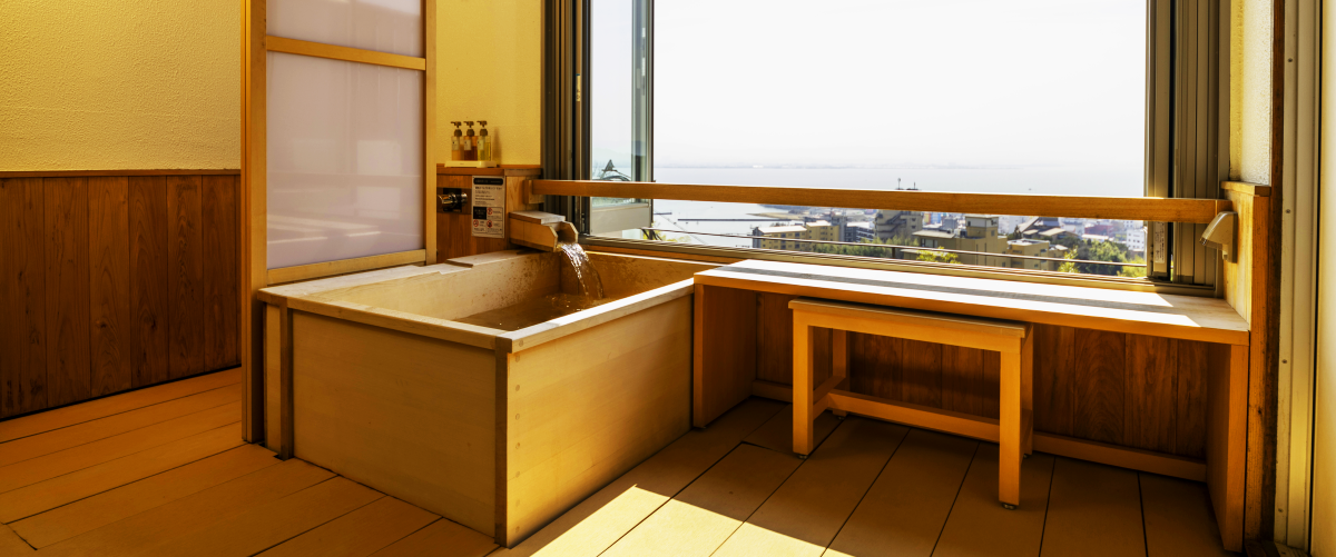 露天風呂から見える琵琶湖の風景